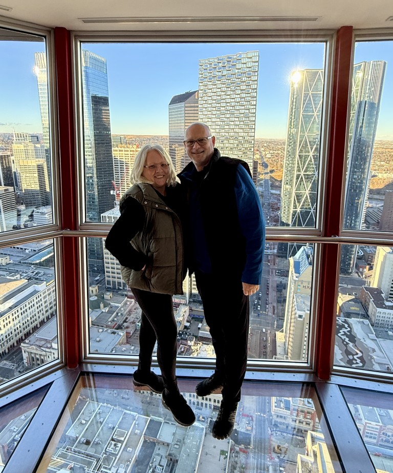calgary tower tourists